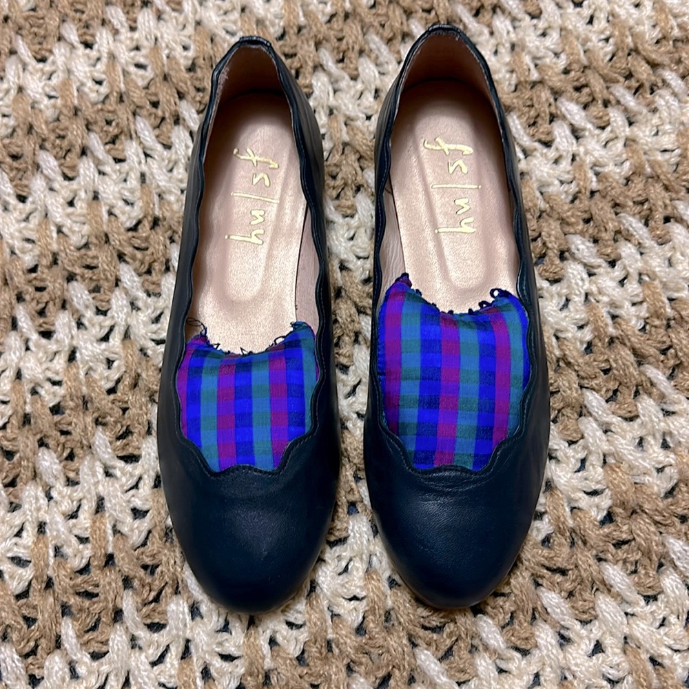 Brand New Navy Blue Flat shoes.
